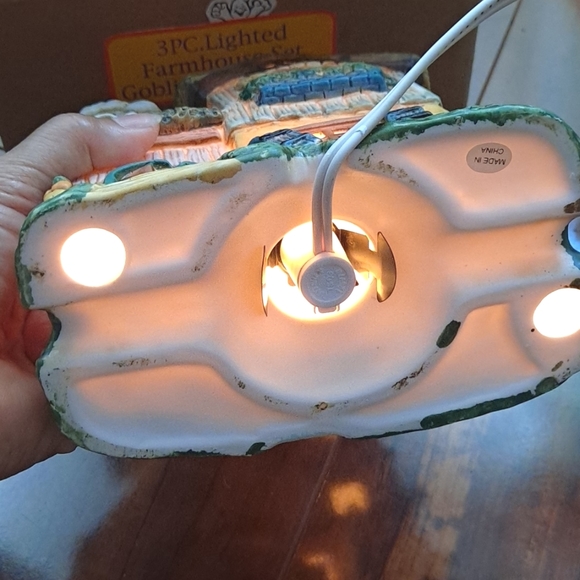 ABC Distributing 3 pieces Halloween Porcelain Farmhouse Goblin Guesthouse - Picture 5 of 7